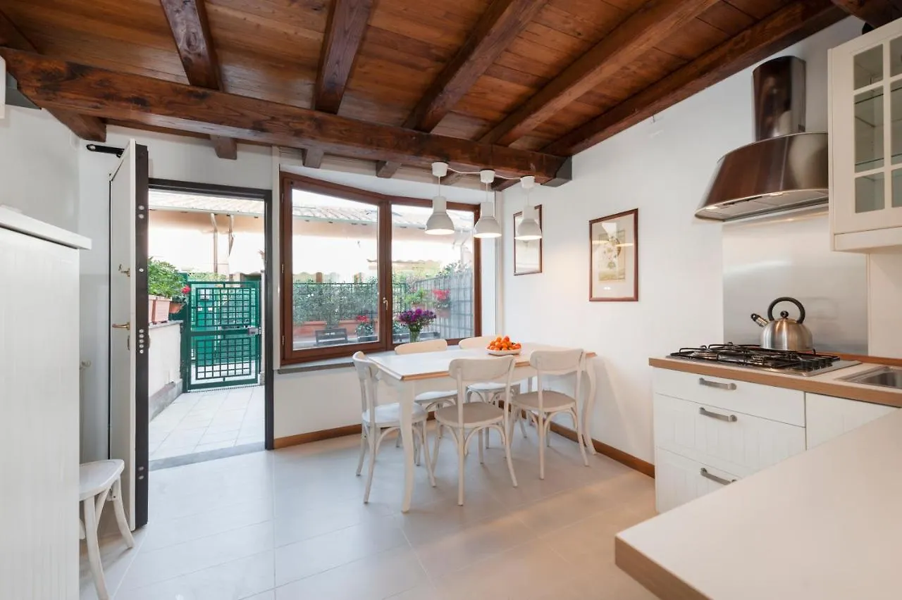 Apartment Charming Patio House In San Lorenzo Rome Italy