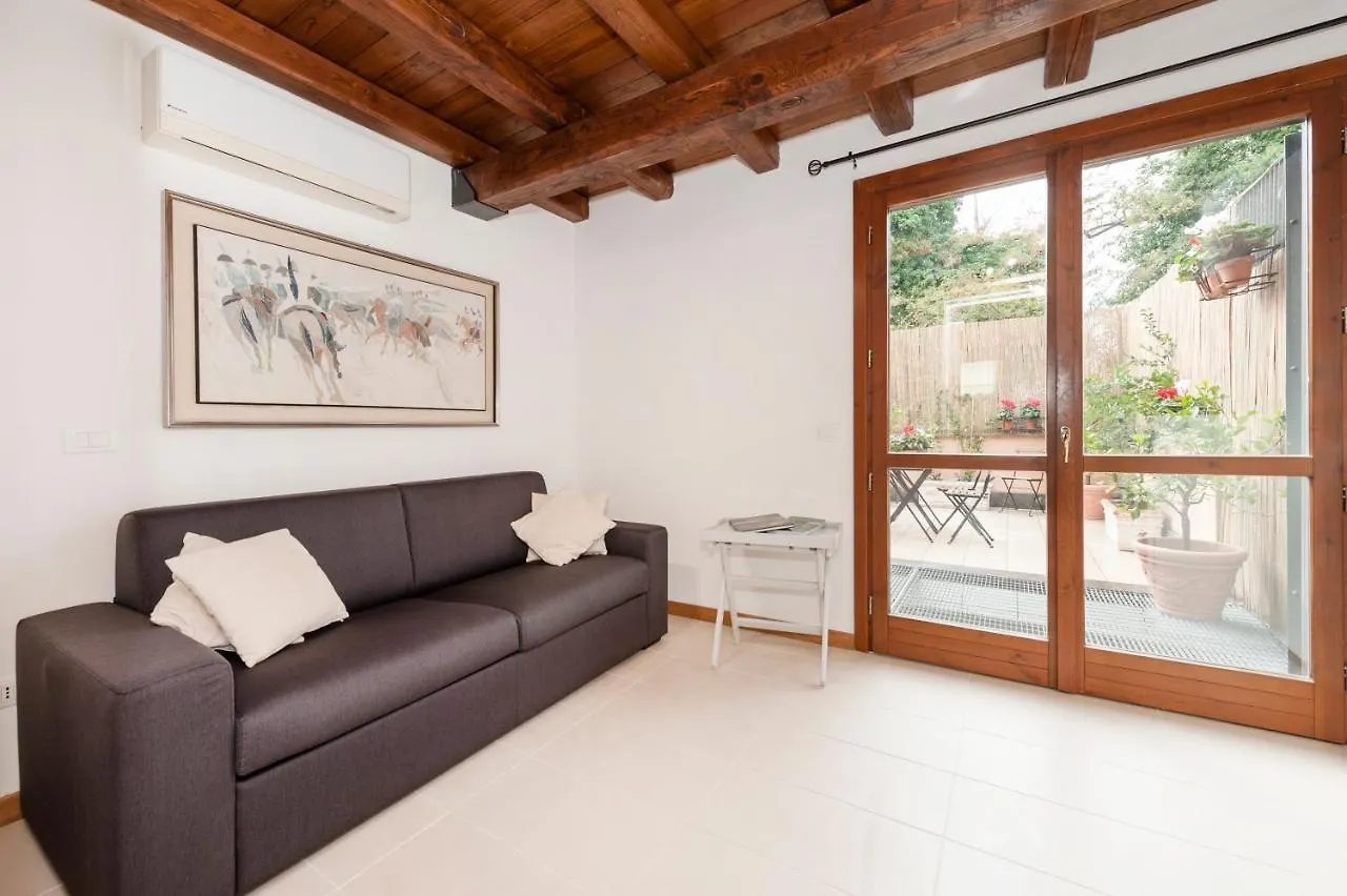Charming Patio House In San Lorenzo Rome Apartment