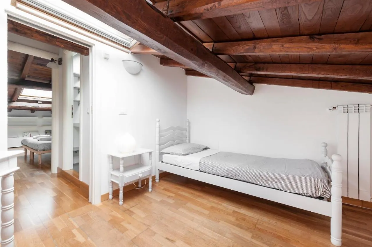 Apartment Charming Patio House In San Lorenzo Rome