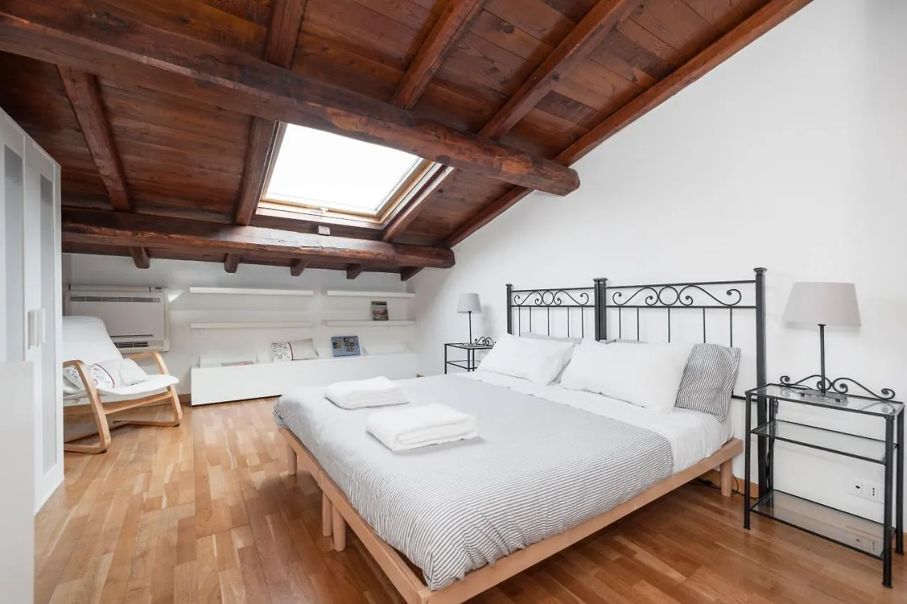 Charming Patio House In San Lorenzo Rome