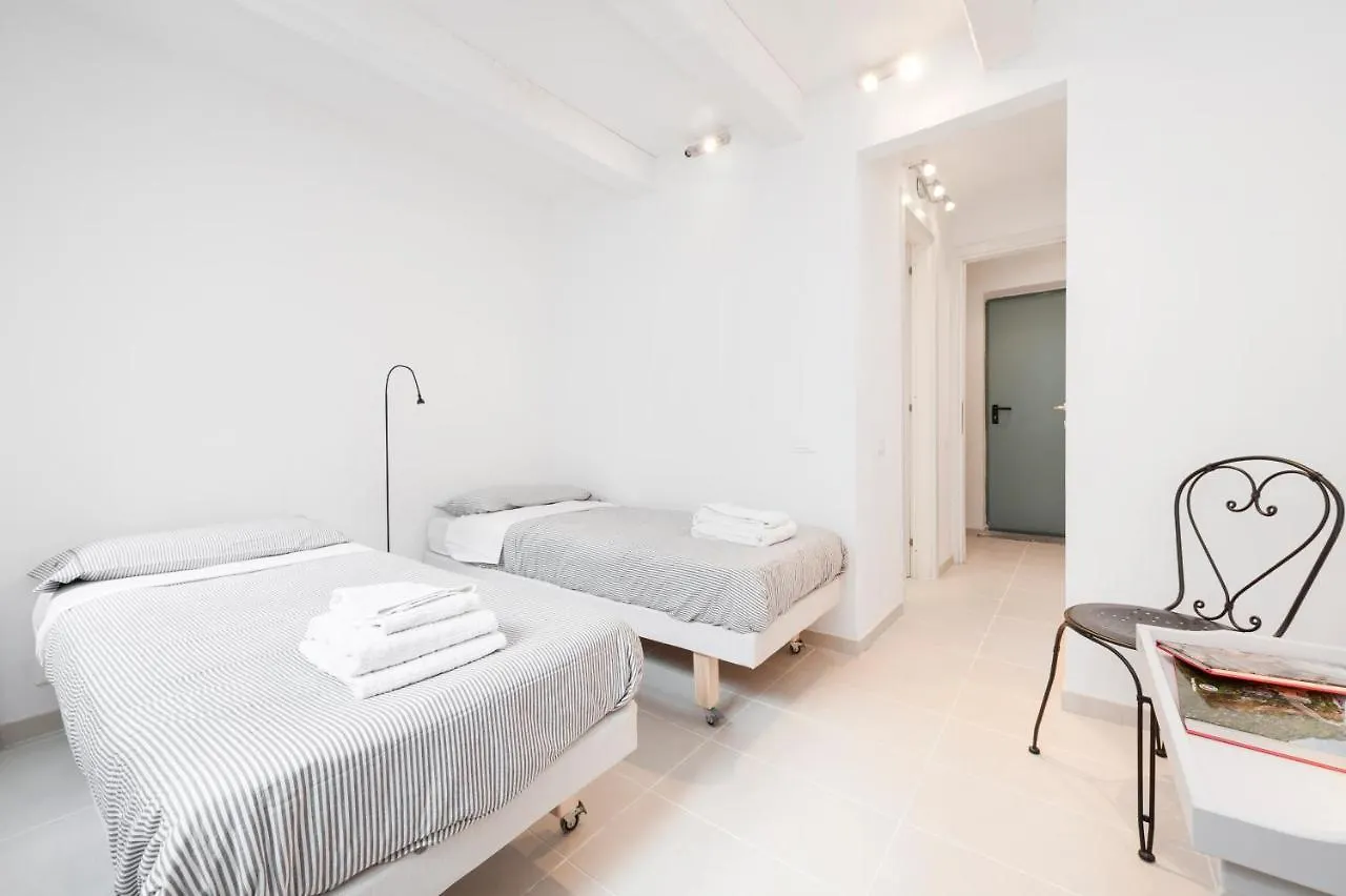 Apartment Charming Patio House In San Lorenzo Rome