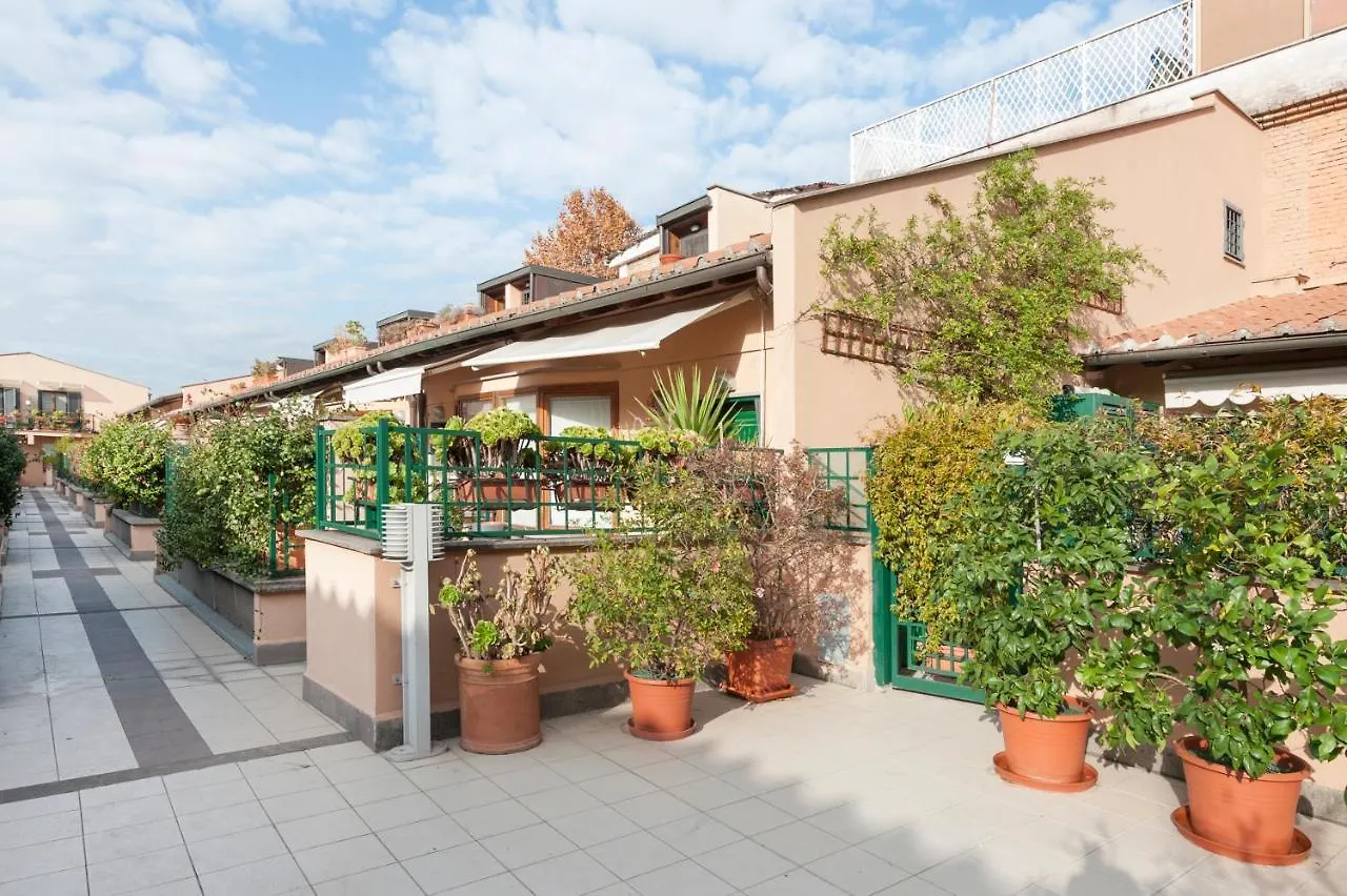Apartment Charming Patio House In San Lorenzo Rome Italy