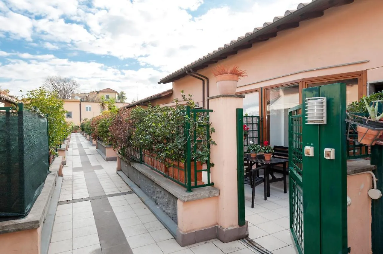 Charming Patio House In San Lorenzo Rome
